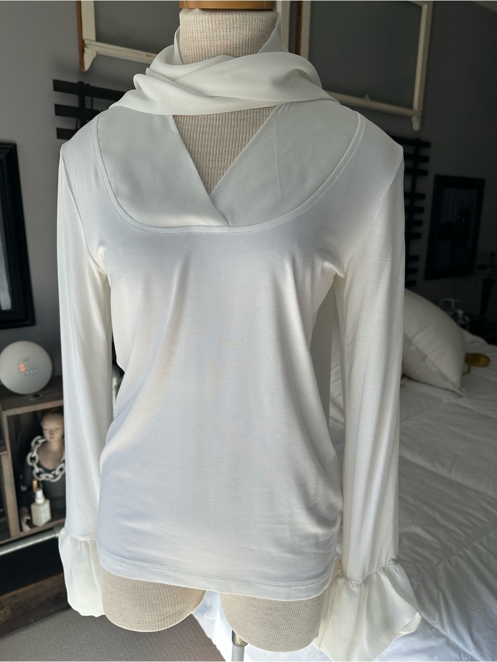 CAbi Bow-Neck and Puff Sleeves Long Sleeve Blouse size medium - Picture 7 of 17